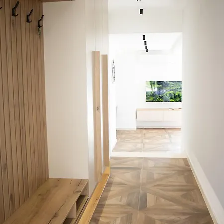 Sunny Hill Apartment *